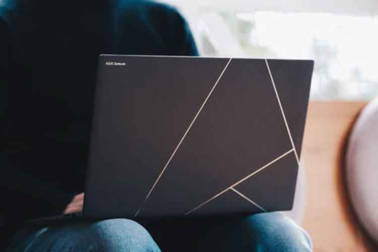 Laptop mỏng nhẹ tối ưu không gian làm việc