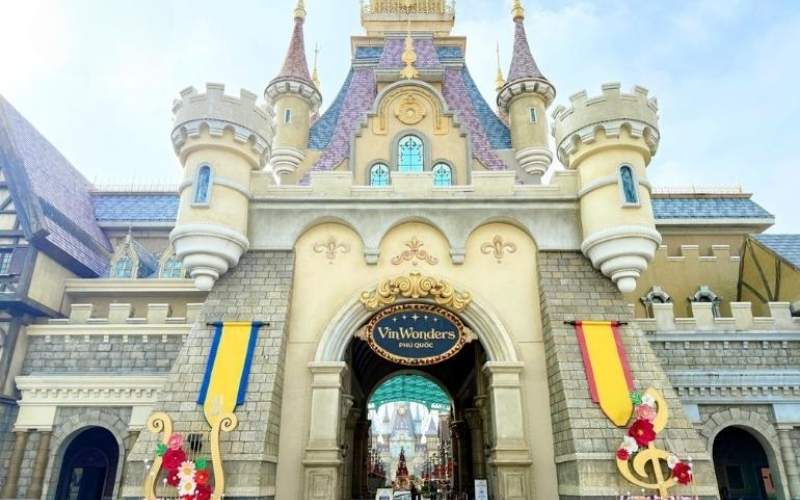 Giới thiệu về VinWonders Phú Quốc.