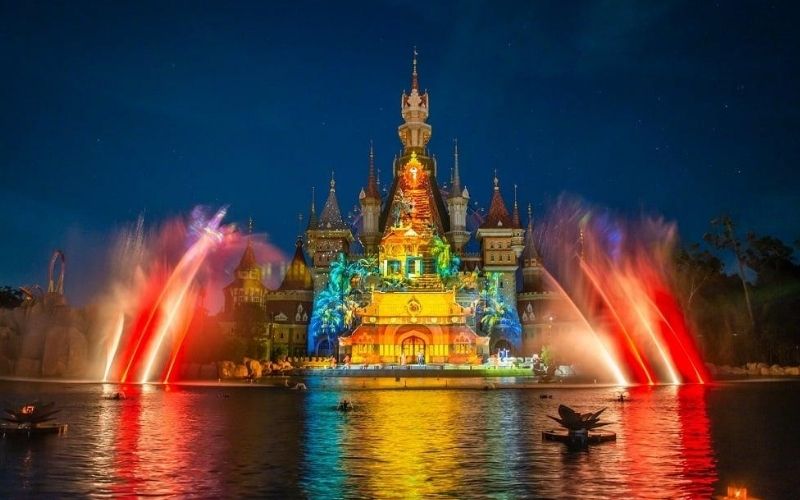 Hơn 100 trò chơi và nhiều show diễn trong ngày.